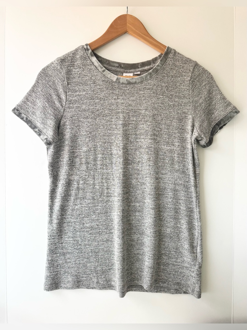 GAP Knit Short Sleeve Top Velvet Trim, Grey/Silver, Women’s Size Small